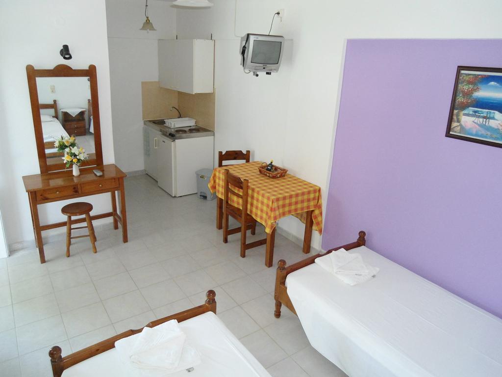 Evi Apartments And Studios Θεολόγος Δωμάτιο φωτογραφία