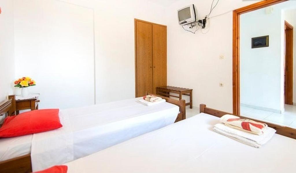 Evi Apartments And Studios Θεολόγος Δωμάτιο φωτογραφία