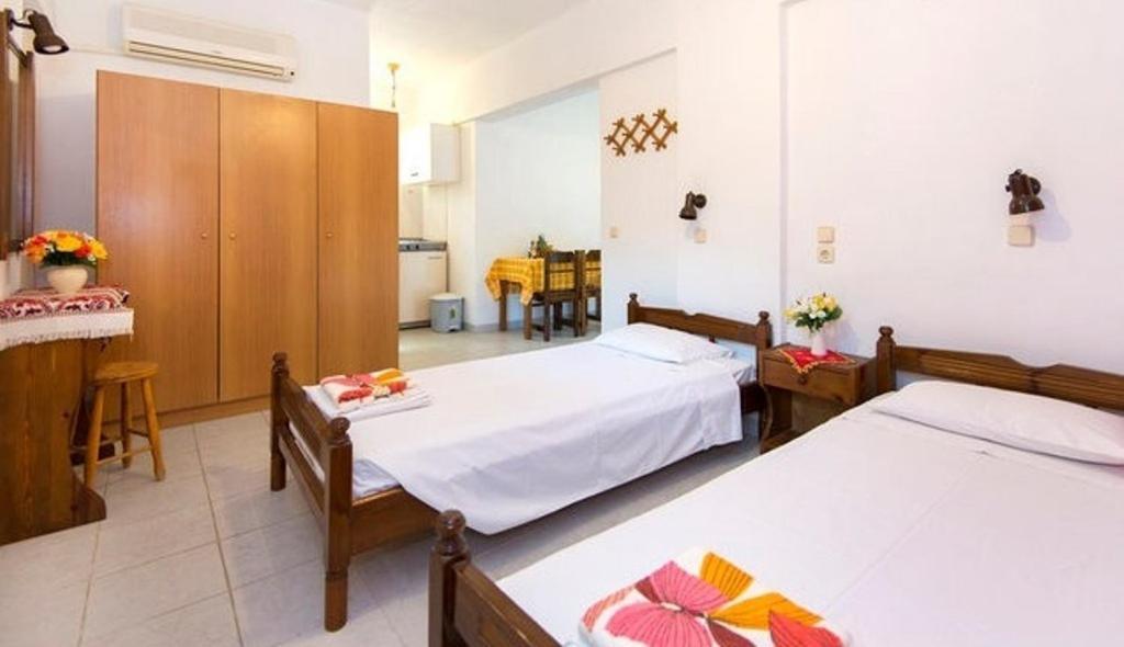 Evi Apartments And Studios Θεολόγος Δωμάτιο φωτογραφία