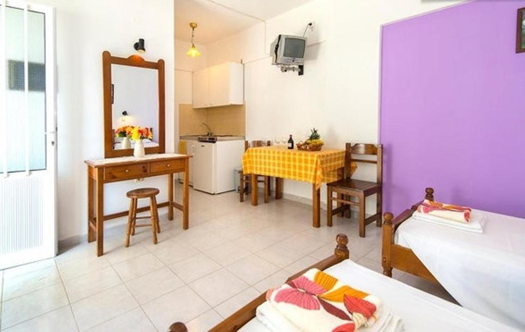 Evi Apartments And Studios Θεολόγος Δωμάτιο φωτογραφία