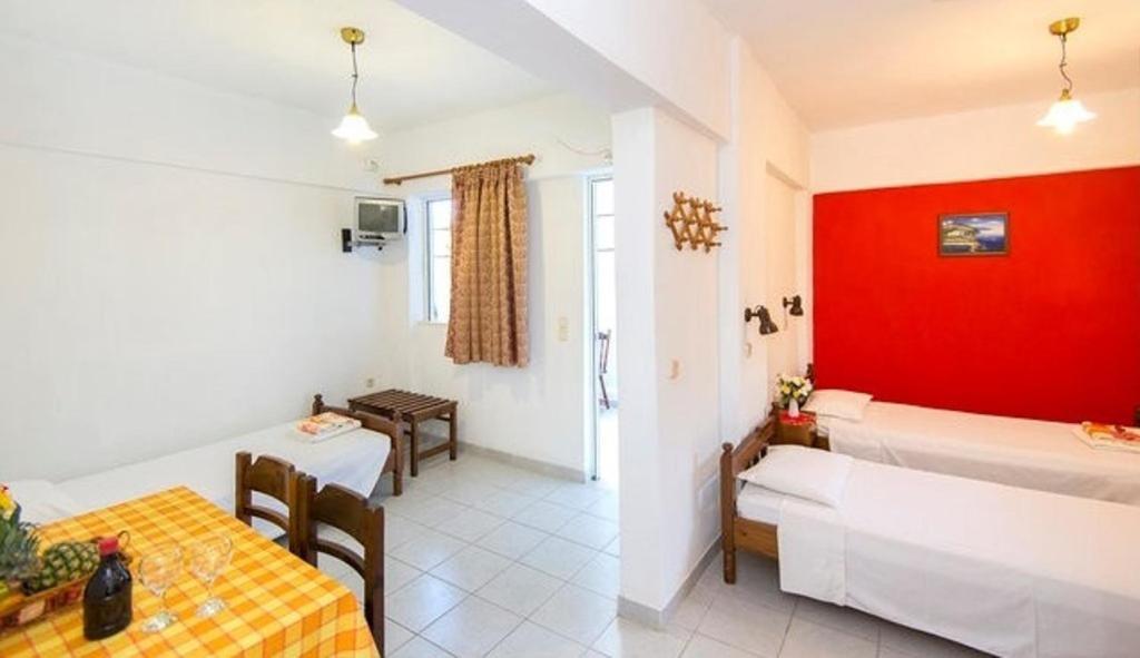 Evi Apartments And Studios Θεολόγος Δωμάτιο φωτογραφία